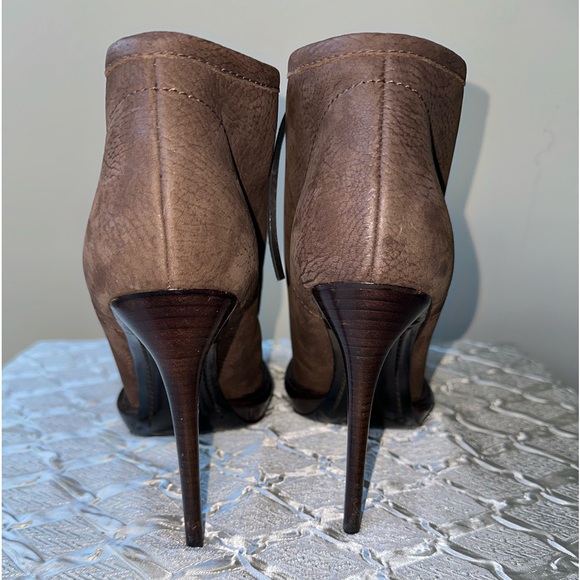 BURBERRY SUEDE ANKLE BOOTS - Picture 5 of 11